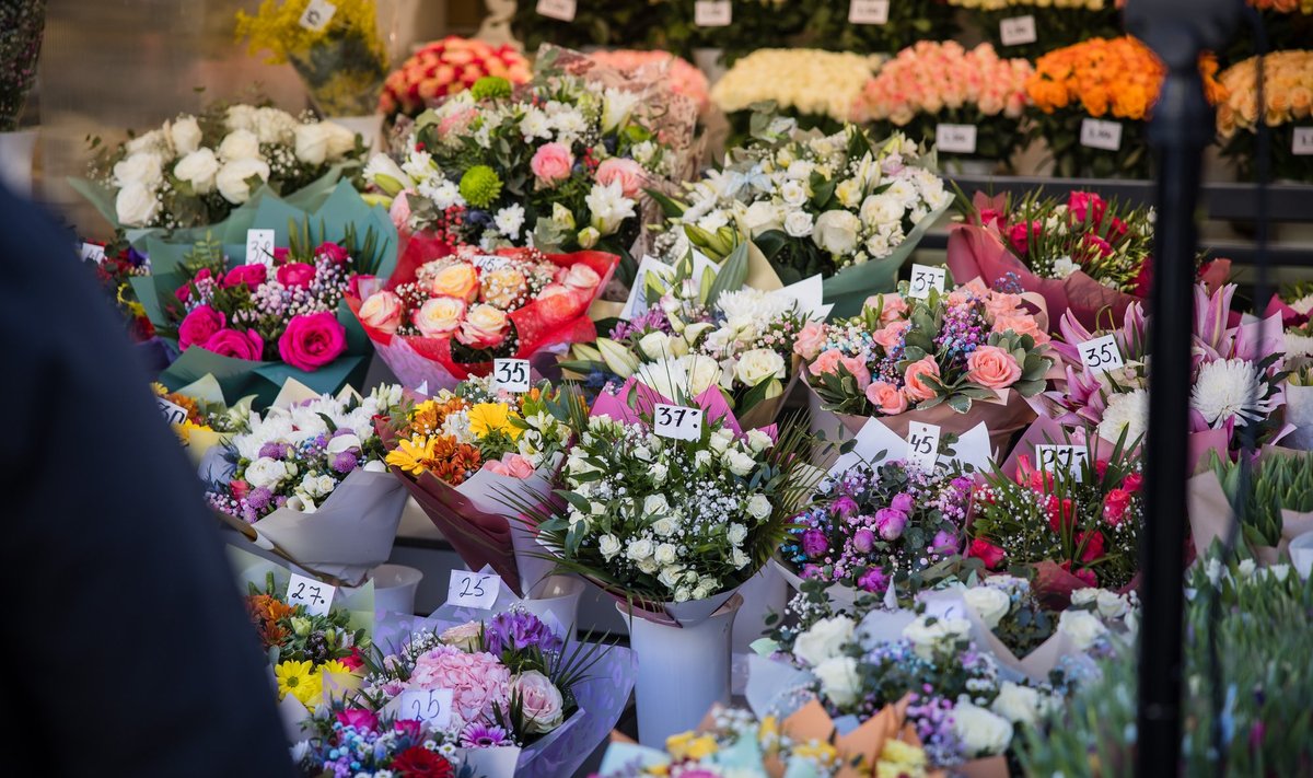 Lillemüüjad Viru tänaval naistepäeva eel