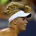 VIDEO: Ai, valus! Wozniacki kaotas juuksepatsi tõttu US Openil punkti