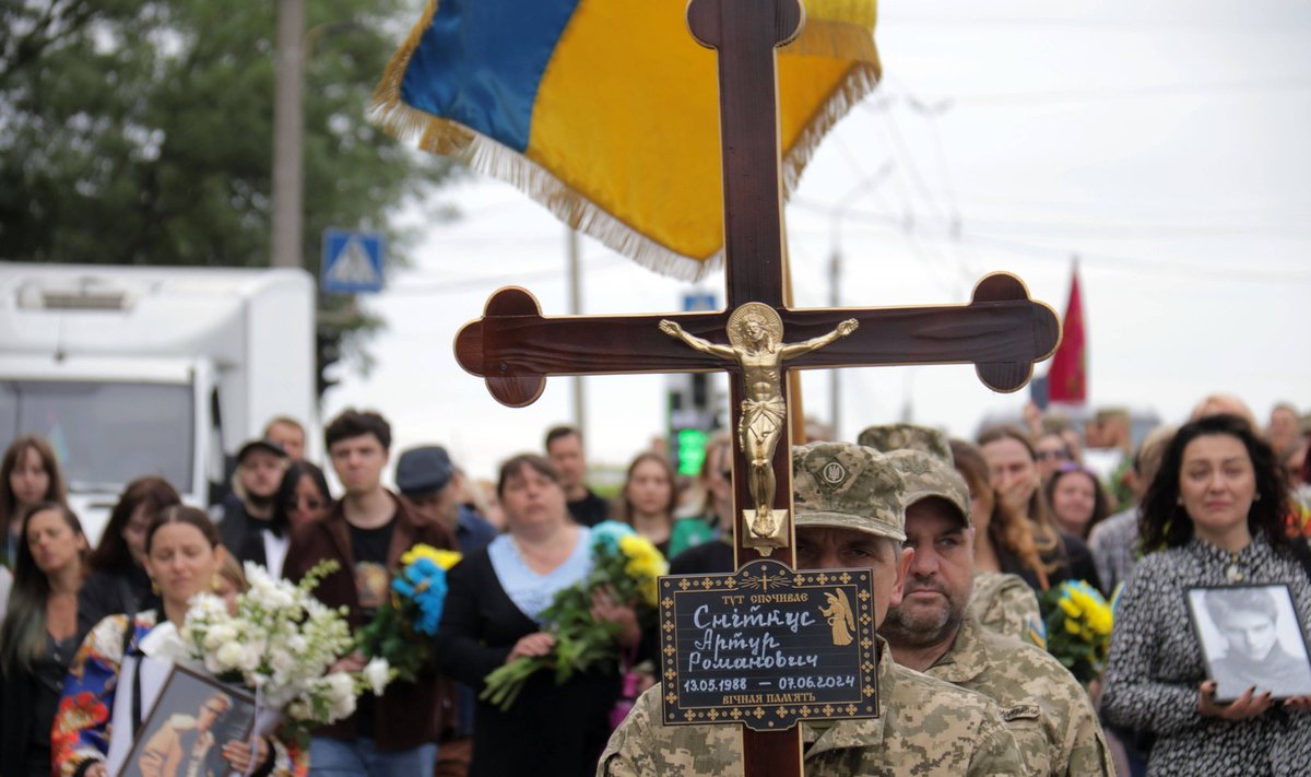 Ukraina kaitsja ja kväärikogukonna liikme Artur Snitkuse ärasaatmine Ternopilis.