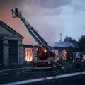 VIDEO JA FOTOD | Põhja-Tallinnas põles lahtise leegiga umbes 2000ruutmeetrine tööstushoone: põleng lokaliseeriti hommikuks