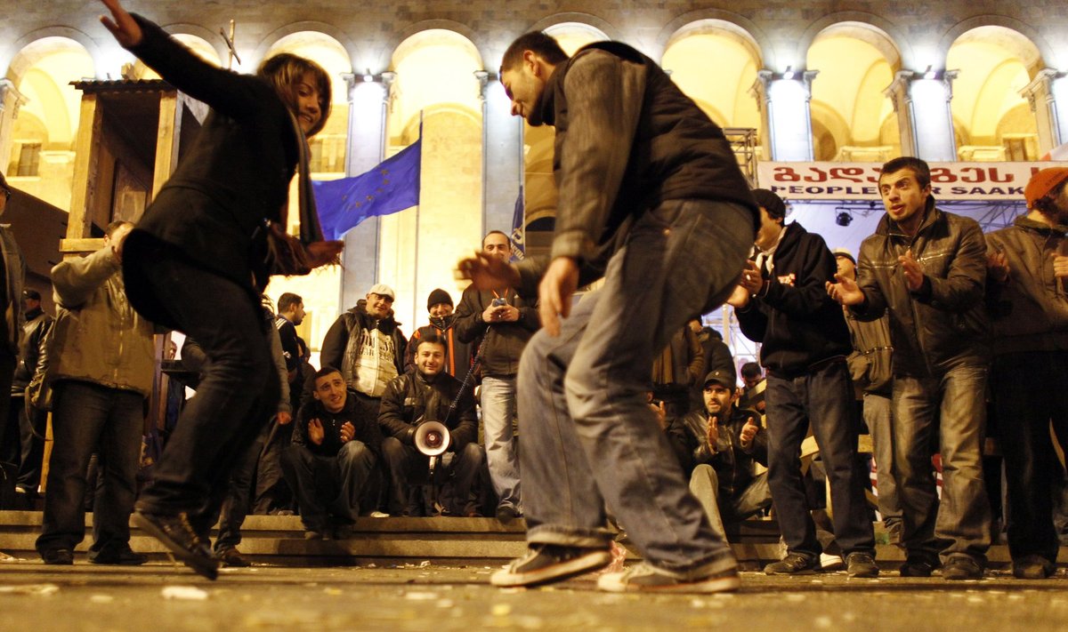 Thbilisi kesklinnas toimus mais protestireiv, mille põhjustas võimude narkovastane reid pealinna ööklubides.