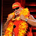 VIDEO | Palju õnne! Kõmuline Hulk Hogan sõudis kolmandat korda abieluranda endast 25 aastat noorema joogaõpetajaga