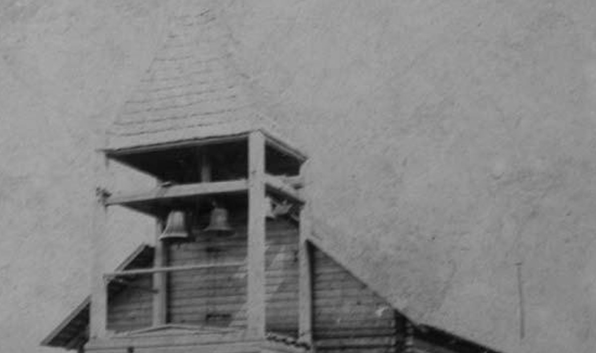 Õigeusu palvemaja Urissaares Jüriõue talu maadel. Foto on aastast umbes 1900.