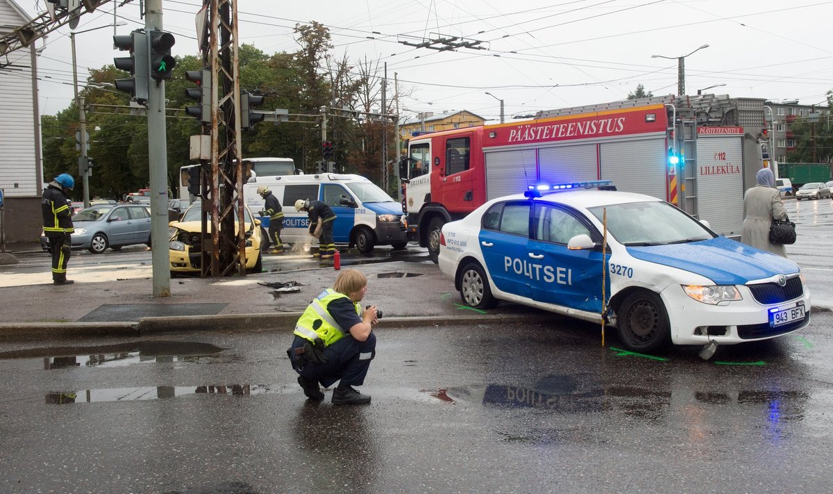 Politseiauto avarii Tallinnas