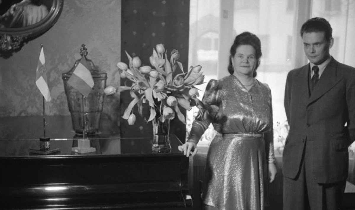 JÕUKAS DAAM: Eesti aukonsul Tamperes Rosa Salmelin koos pojaga aastal 1945.