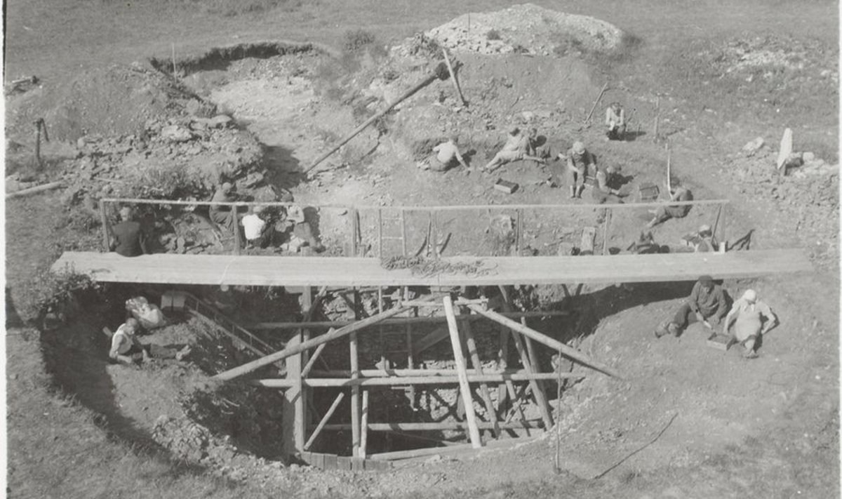 Teame, et Varbola linnamäel on kaev välja kaevatud, aga pole eriti kuulda olnud, millal seda tehti. ERMis leiduvad fotod kinnitavad, et neid töid tehti juunis 1941, umbes siis, kui algas nn Suur Isamaasõda