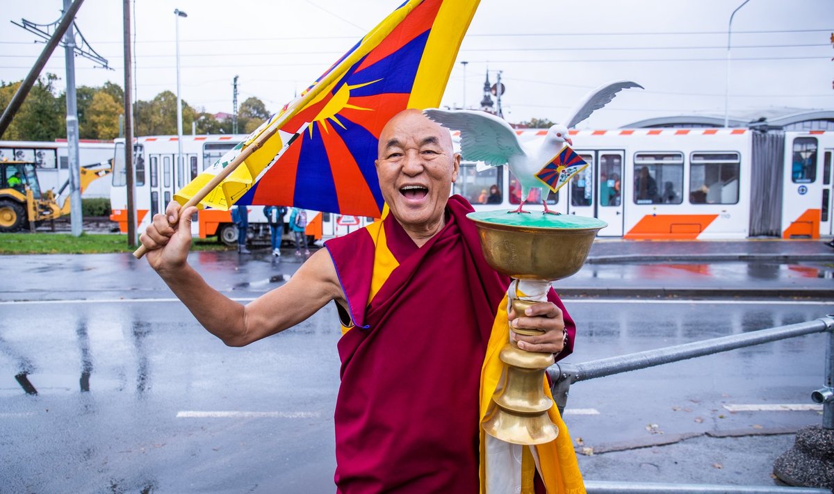 Tiibetlased saavad vaid paluda, aga Hiina võib ka käskida, tõdeb Thubten Wangchen.