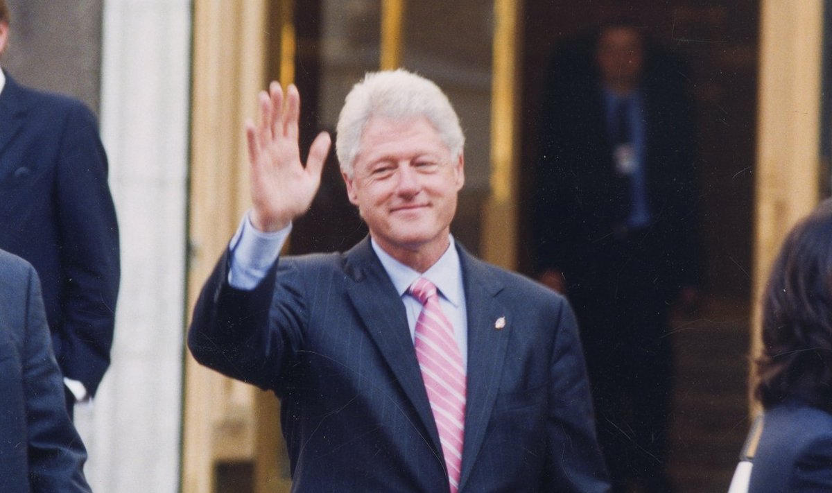 PRESIDENDILIK TERVITUS Bill Clinton oma Eesti visiidil.