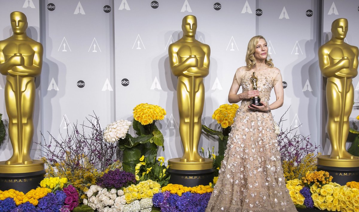 Cate Blanchett holds her Oscar for Best Actress for the film "Blue Jasmine" at the 86th Academy Awards in Hollywood, California