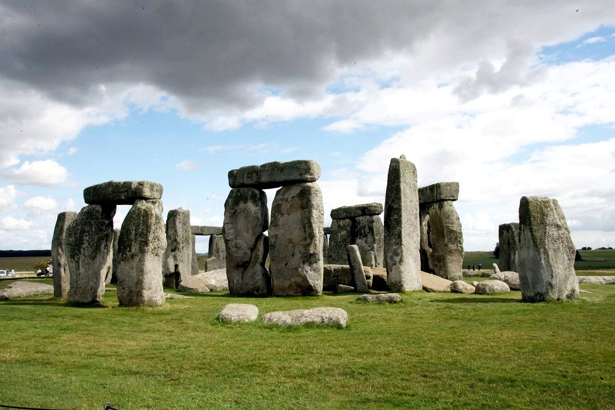 Cea mai veche piatră de la Stonehenge nu este din Țara Galilor
