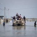 Iraan maadleb ränkade ja ulatuslike üleujutustega, inimeste evakueerimist jätkatakse