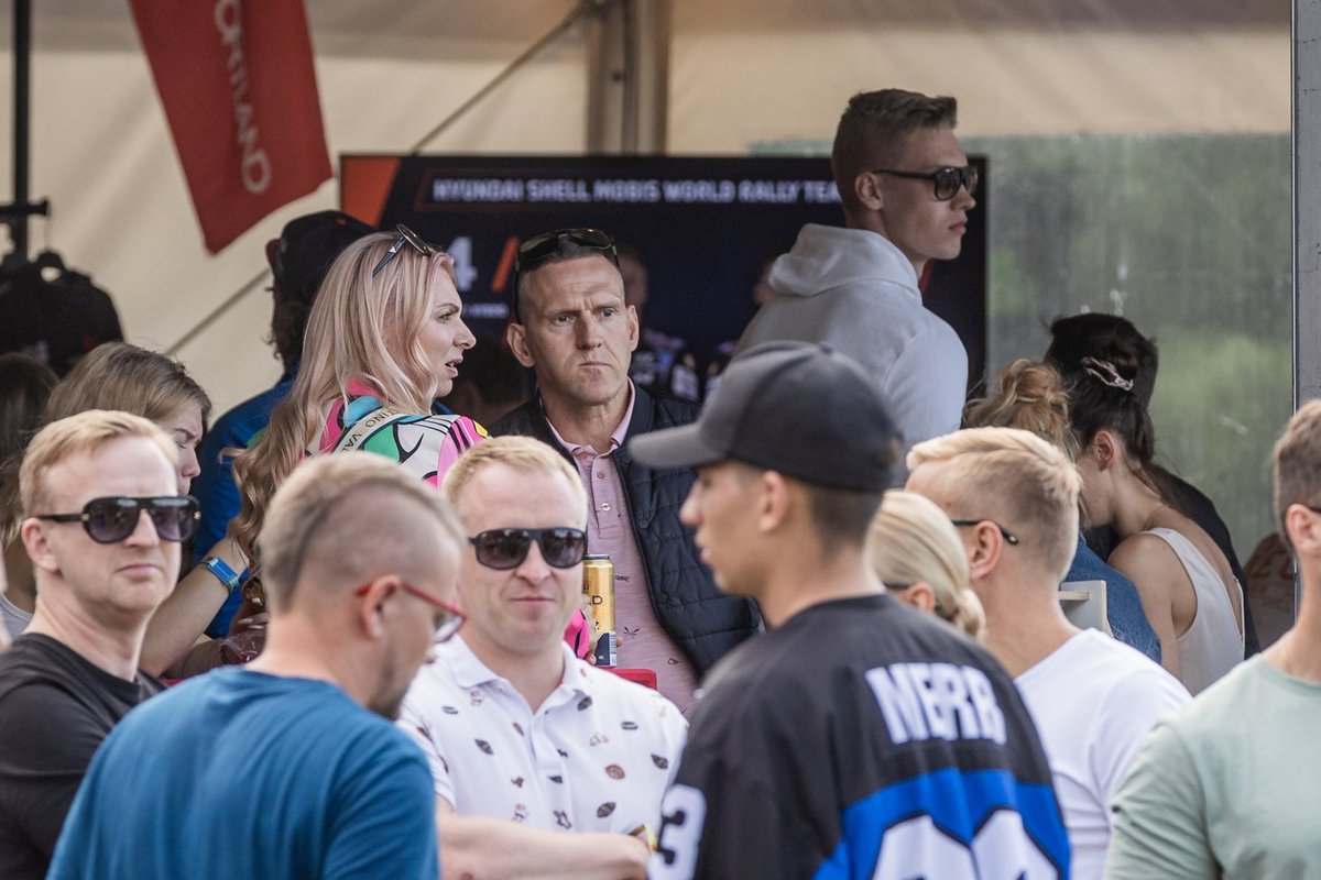 FOTOD | Ralli meelitab kohale mitmeid tuntuid nägusid. Vaata, kes kallis VIP-tsoonis aega veedavad