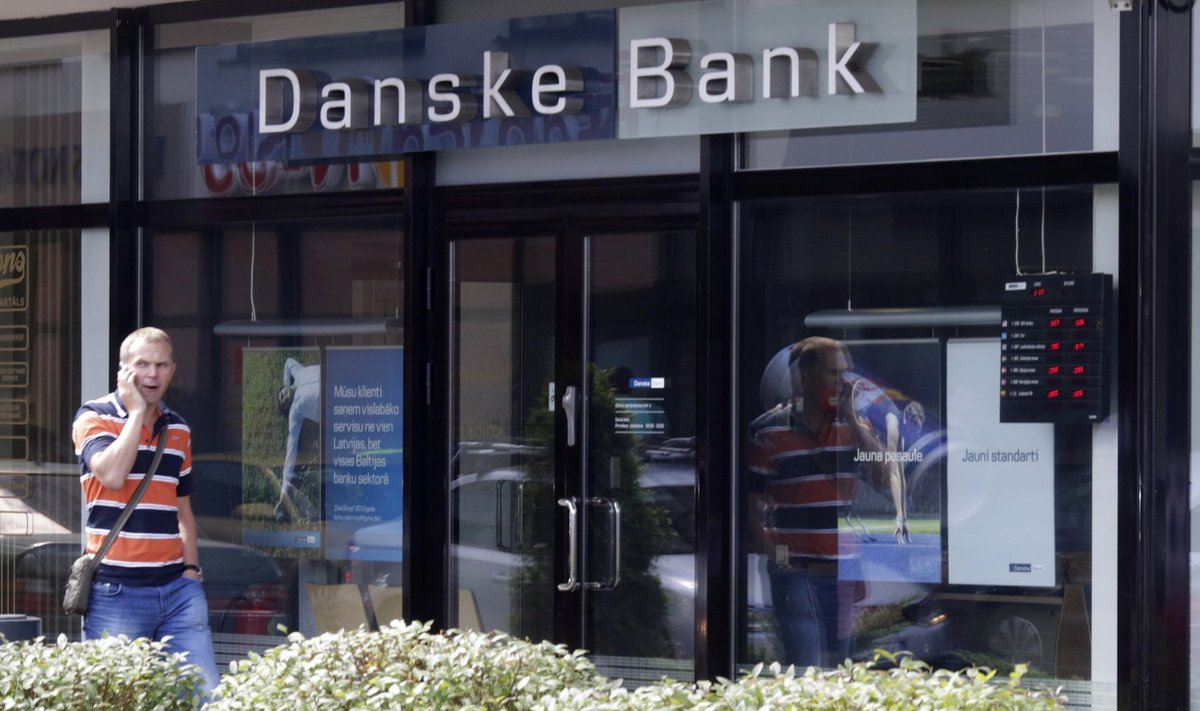 Swedbank võtab Leedus üle umbes 120 000 Danske Banki eraklienti ja Lätis 7000 eraklienti. Leedus vahetab omanikku umbes 525 miljoni eurone ja Lätis 116 miljoni eurone laenuportfell. Fotol Danske Banki kontor Riias