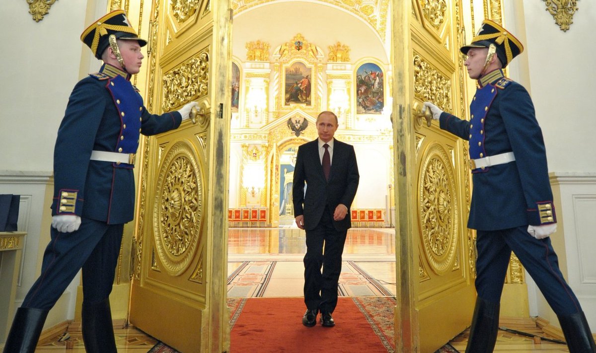 President Putin ilmub Kremli tagatubadest avalikkuse ette.