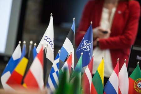 Jüri Ratas tutvus NATO küberkeskusekaitse tööga 