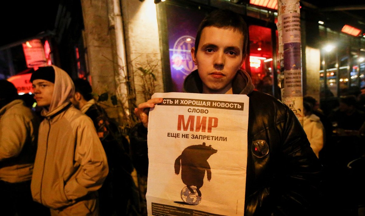 Anti-war rap concert by Russian rapper Oxxxymiron, in Istanbul