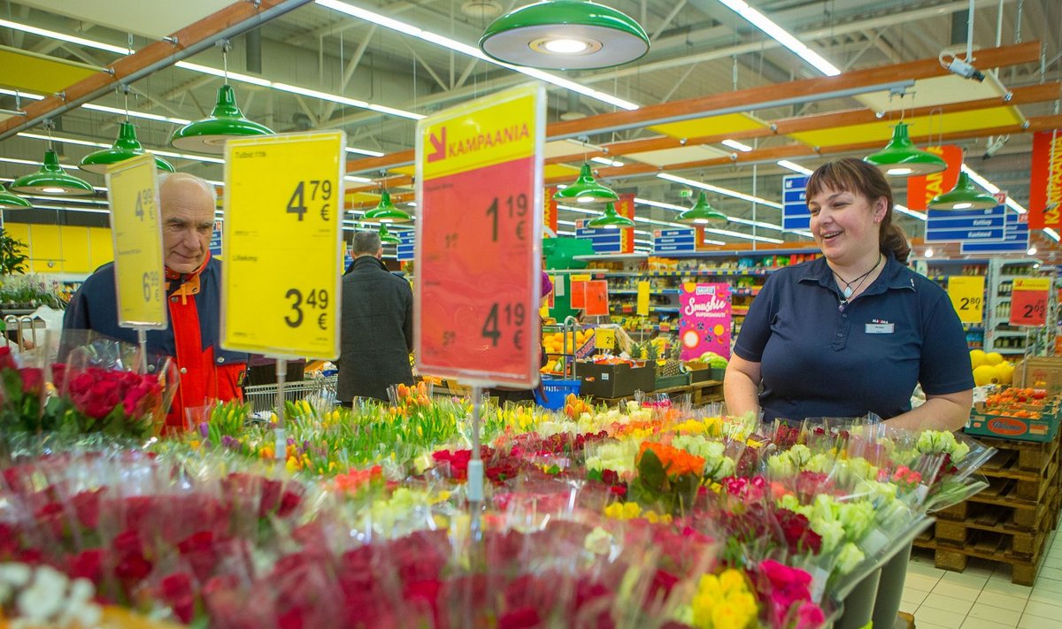 Kuressaare Maxima juhataja Reelika Poopuu ütles, et neil tellitakse tuhandeid kimpe sisse vaid sõbra- ja naistepäevaks. Enim lähevad kaubaks roosid ja tulbid.