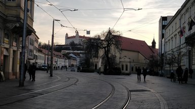 Bratislava ja Viin on nagu must ja valge koer
