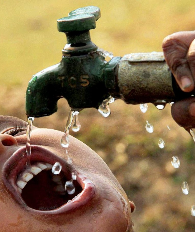 VIIMASED PIISAD: India „räniorg“ Bangalore saab vaid 60 protsenti oma veest kraanist. Ülejäänud 40 protsenti veest tuuakse 12miljonilisse linna tsisternautodega. Ennustuste kohaselt ei voolagi aastal 2020 enam kraanist vett, sest põhjavesi saab otsa.