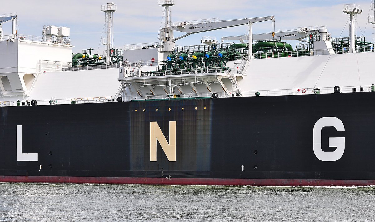 LNG-tanker Klaipėda sadamas. Norra ja Ameerika Ühendriikide päritolu LNG tuuakse Klaipėda terminali, kust see jõuab Leedu ja Läti torude kaudu Eesti tarbijani.