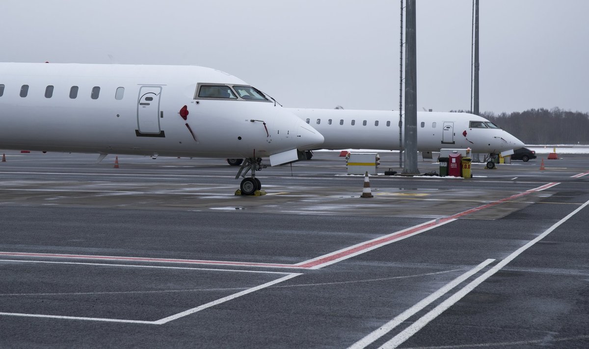 Estonian Airi kirju kandnud lennukid võõbati valgeks, et järgmine Eesti lennufirma saaks peale kanda juba Nordica nime.