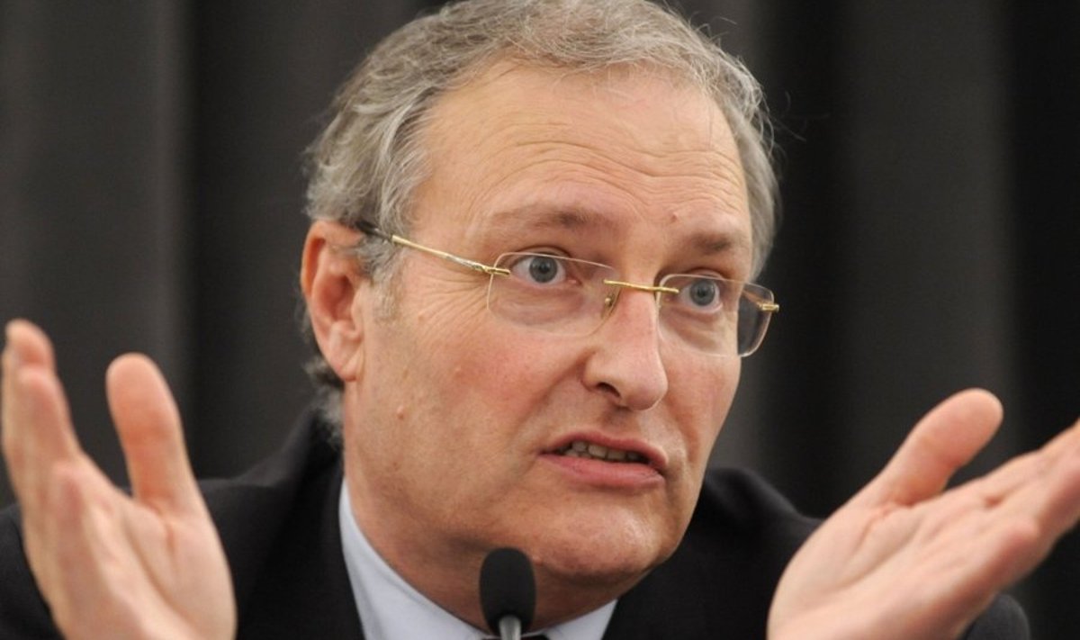 Efraim Zuroff, director of the Simon Wiesenthal Center (SWC) in Israel answers media questions at a press conference on June 26,2008 in Vienna. Austrian prosecutors are still examining psychiatric reports that say alleged Croatian Nazi war criminal Milivoj Asner is unfit to be questioned. The Simon Wiesenthal Center and the media have questioned the validity of the findings and accused Austrian authorities of protecting former Nazi war criminals. Asner is accused of having organised the deportation of Serbs, Jews and gypsies to Nazi concentration camps, where most of them died.              AFP PHOTO/Samuel Kubani