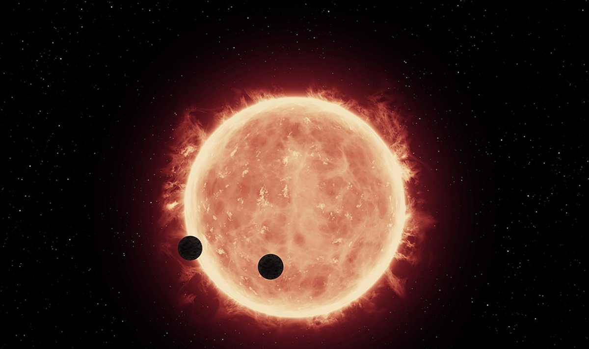 NASA illustratsioon kahest Maa-suurusest planeedist (TRAPPIST-1b ja -1c) oma päiksest möödumas, mis on punane kääbus ning palju väiksem ja külmem kui meie Päike. (Foto: AFP)
