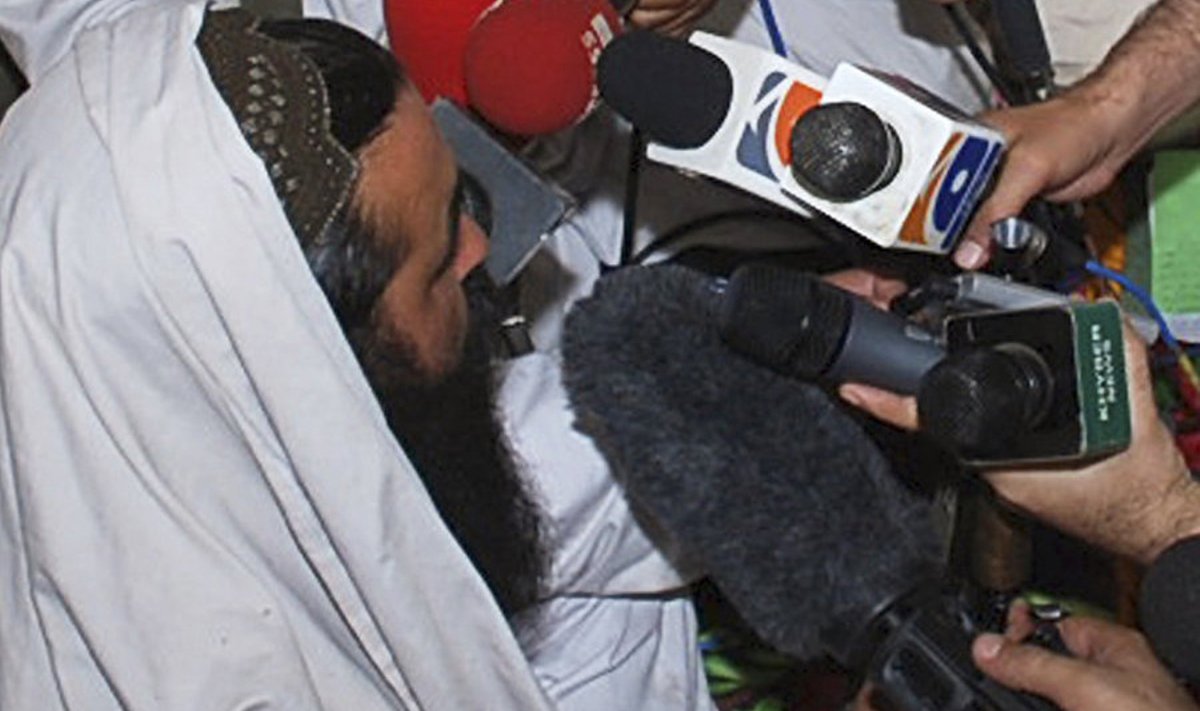 Talibani Pakistani haru nüüdseks arvatavasti tapetud juht Baitullah Mehsud veel elusana Waziristanis pressikonverentsi andmas.