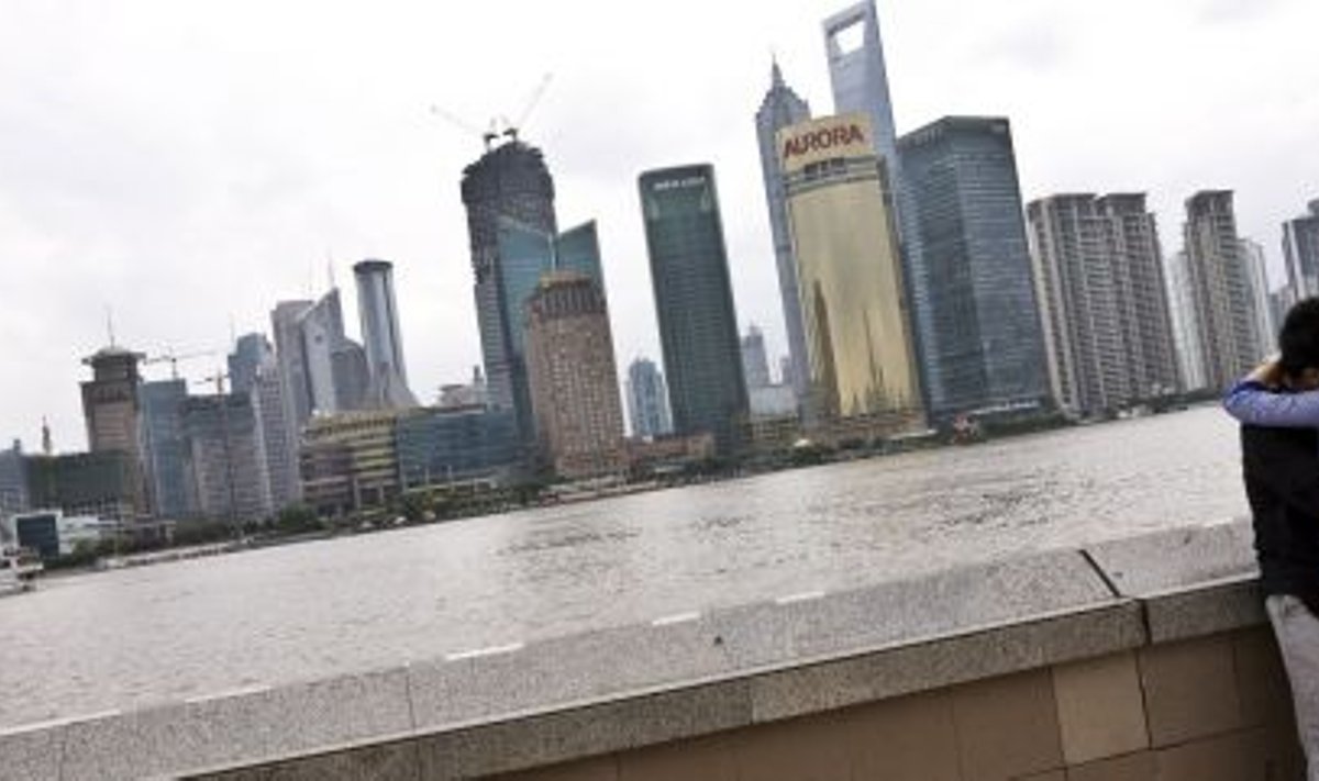 Suudlejad ja Shanghai panoraam