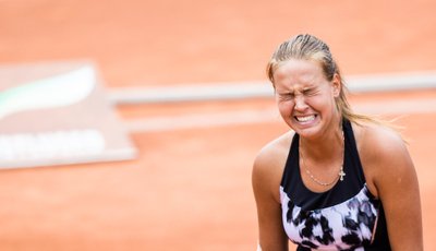 Valeria Gorlatš võitles Eestit tennise meistrivõistluste finaalis valuga ja kaotas Katriin Saarele.