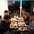 Аттракцион неслыханной щедрости в Латвии: кто успеет съесть обед за полчаса, тот не платит за него