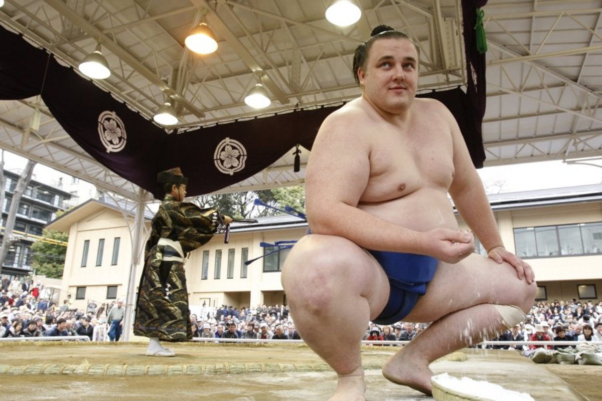 VIDEO: Baruto kaotas, kukkudes valusalt dohyo´lt alla