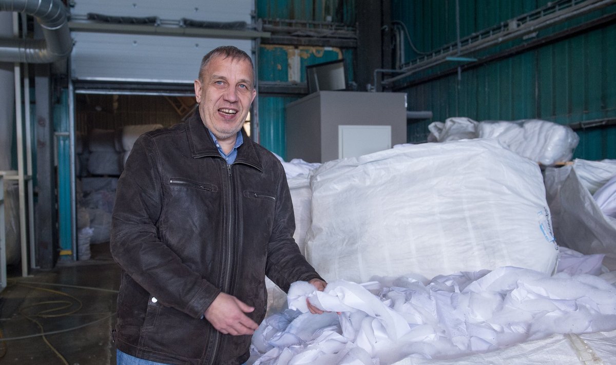 Viljandi on tekstiilipealinn, kinnitab Toom Tekstiili finantsjuht Aivar Talvet. Fotol tutvustab ta firma äsja  valminud jäätmetöötlustehast.