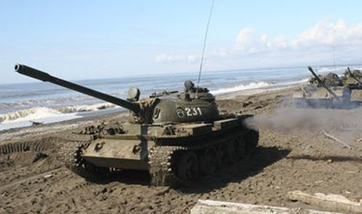 Abhaasia tankid sõjaväemanöövritel