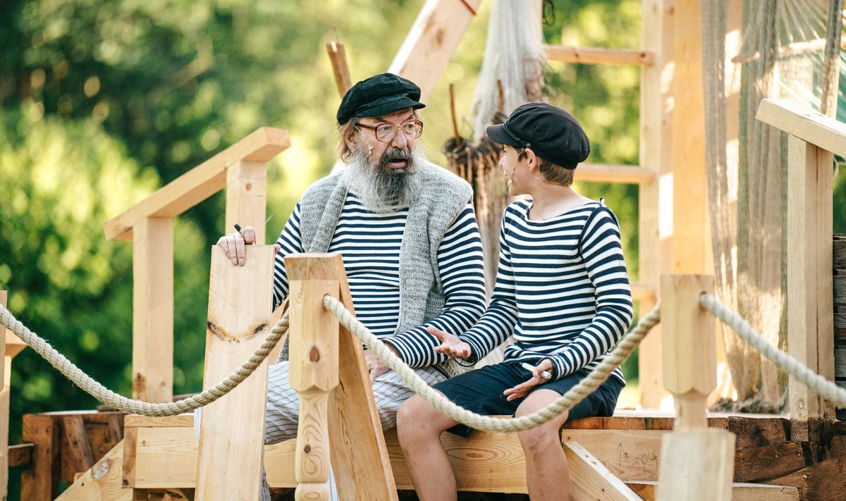 Peeter Volkonski peegeldab vahvalt vanainimest, kes on lapselapselapsele hea kambajõmm. Fotol koos Väikest Boyd mängiva Pärt Ruubeliga
