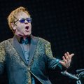 Sir Elton John toibub operatsioonist