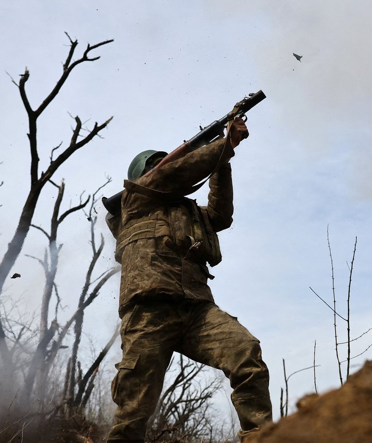Ukraina sõjaväelane Bahmuti rindel. Foto tehtud 5. aprillil 2023. 