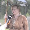 DELFI VIDEO: Vihma trotsiv Ester Tuiksoo saabus Hundisilmale: minul on alati väga positiivsed mälestused nendest pidudest