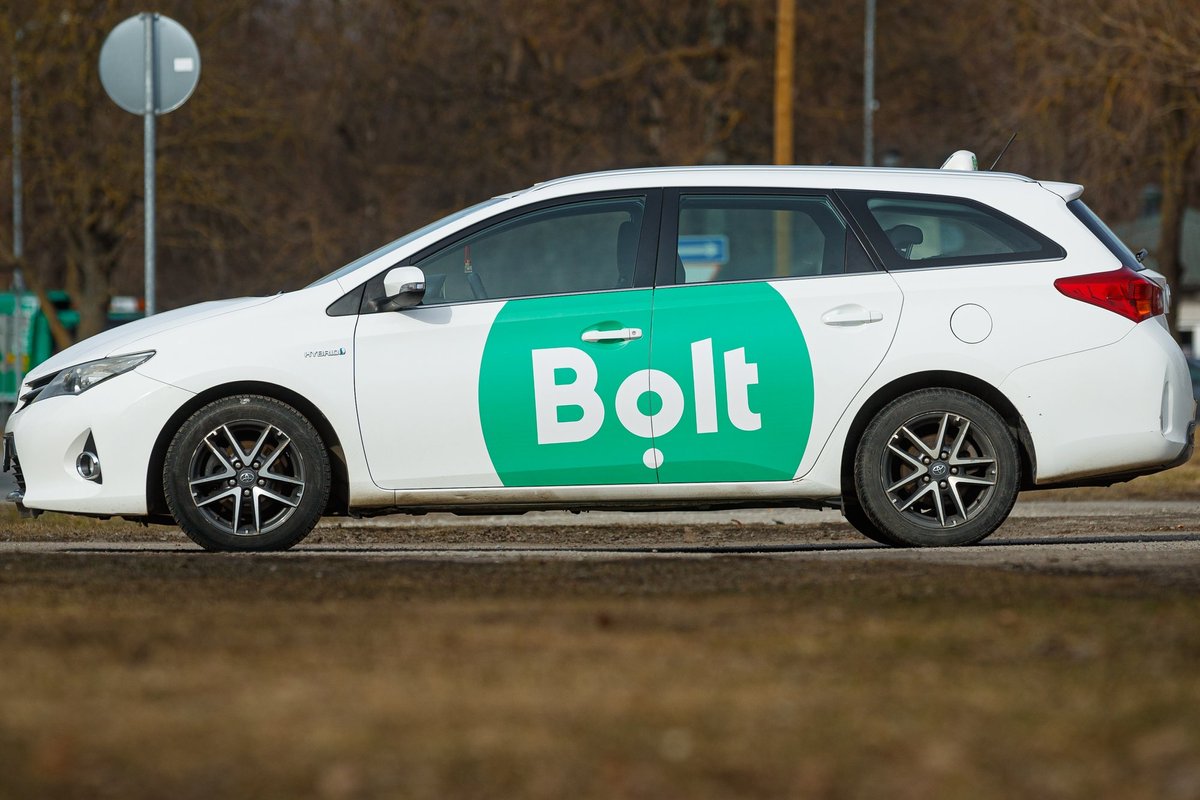 Клиенты недовольны: двери машин Bolt Drive не открываются, очереди при  заказе такси длинные - Delfi RUS