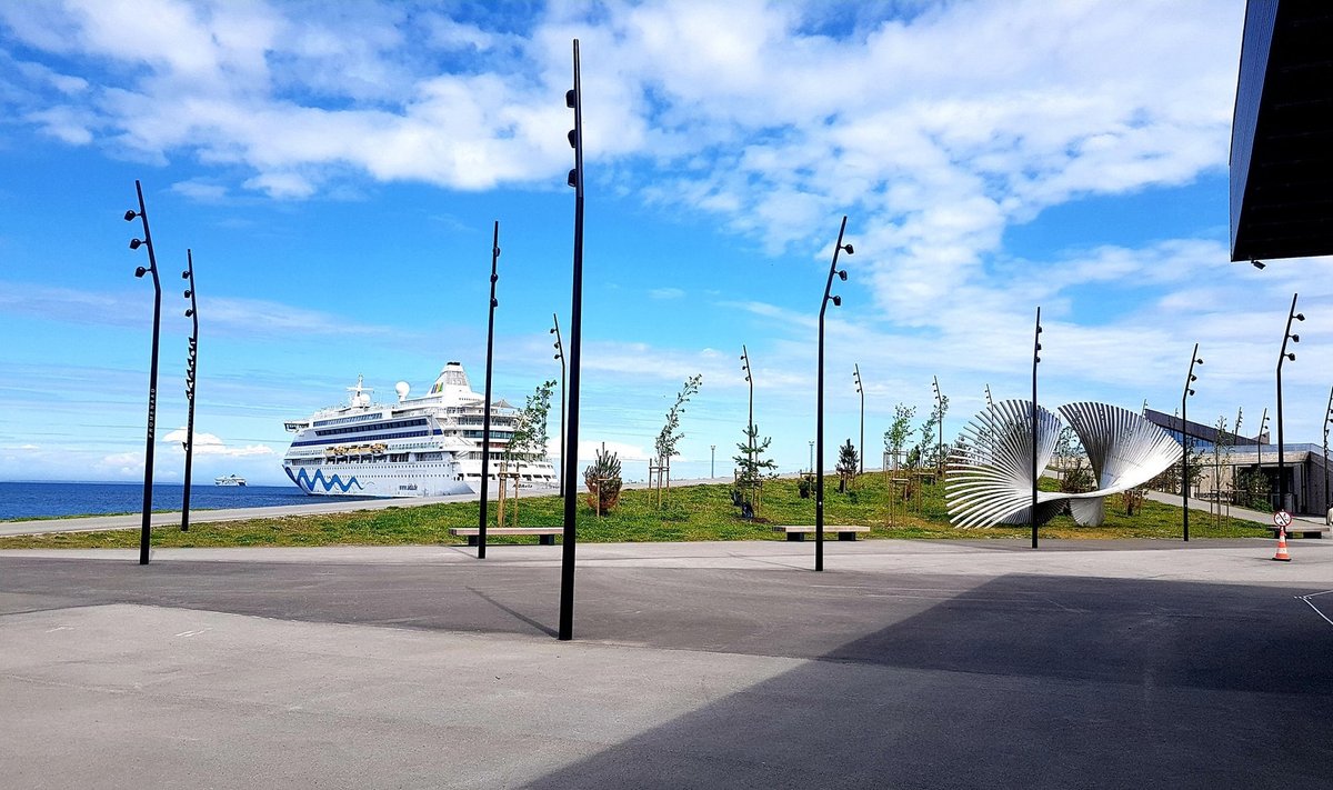 Tallinna sadama promenaadi algus.