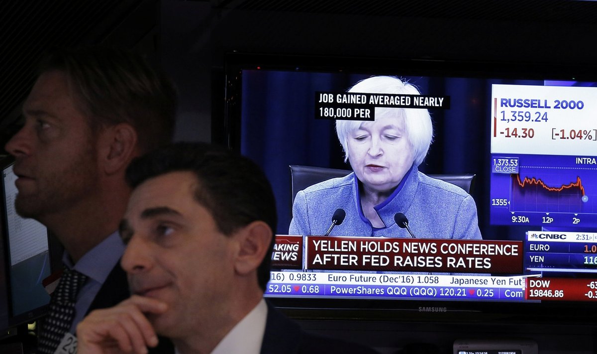 Maaklerid New Yorgi börsil USA keskpanga presidendi Janet Yelleni intressitõusu otsust kuulamas.  