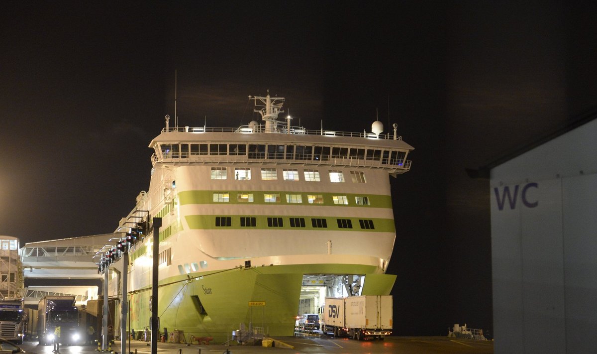 Tallinki kiirparvlaev Star Tallinna sadamas
