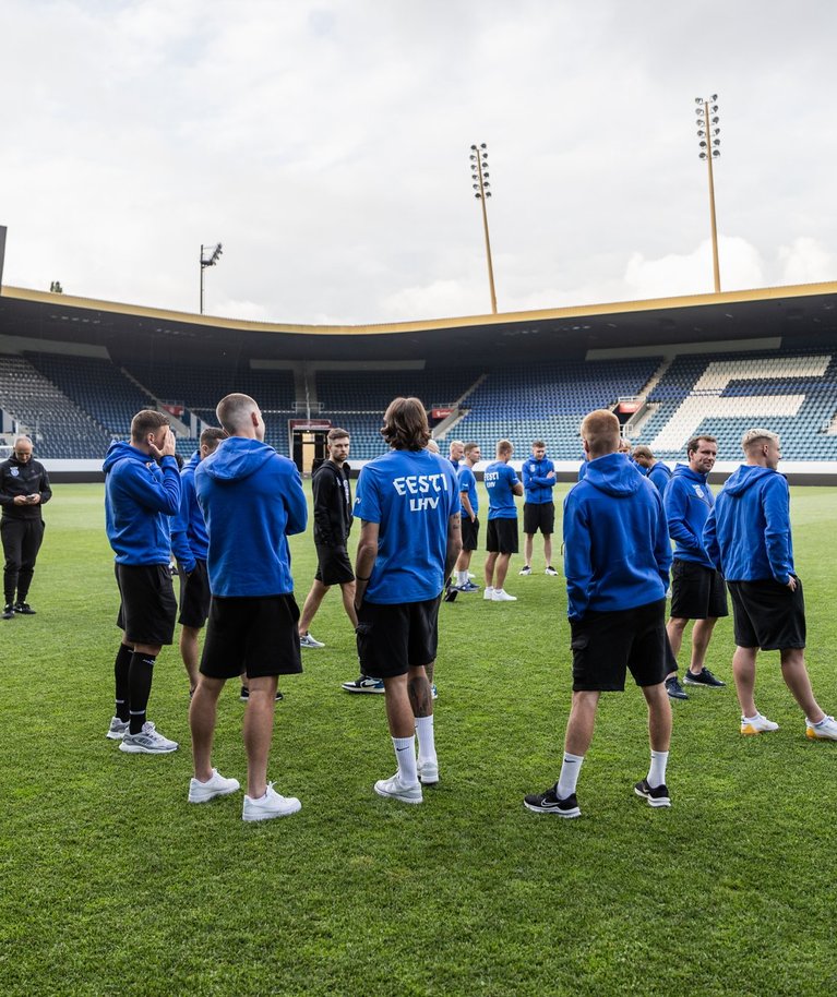 Eesti jalgpallikoondis jõudis Luzerni esmaspäeva õhtul.