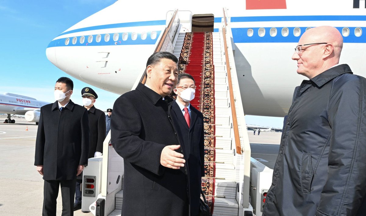 Xi Jinping ja asepeaminister Dmitri Tšernišenko