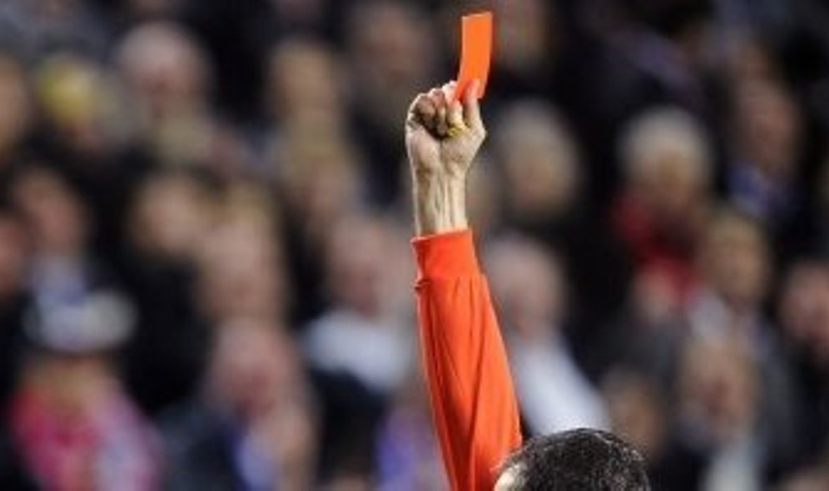 Jean-Pascal Mignot saab kohtuniku käest punase kaardi, jalgpall