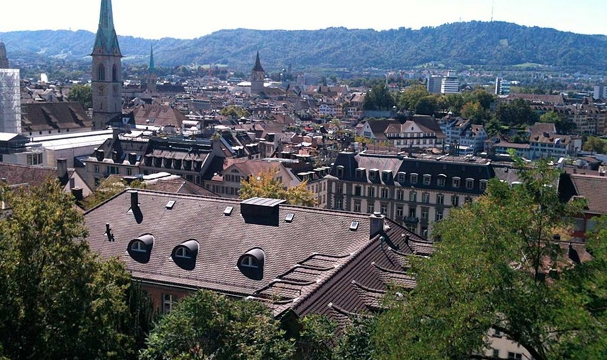 Orulinn: Limmati jõe kallastel paiknevat Zürichit ümbritsevad kohati peaaegu kilomeetrikõrguseks kerkivad mäed. (Foto: Märt Miljan)