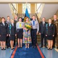 FOTOD | Ootamatult kirev valik. Kersti Kaljulaid kandis kaunil sügispäeval moekat t-särk-kleiti, mida kattis üks väga eriline kunstiteos