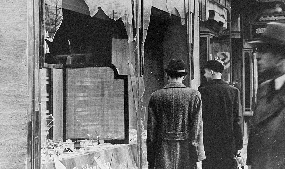 Разбитые витрины в Берлине 10.11.1938