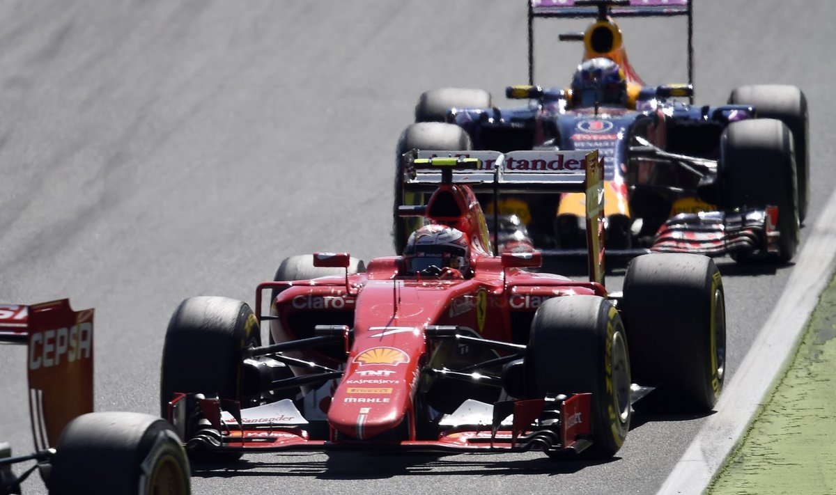 Kimi Räikkönen (Ferrari) ja Daniel Ricciardo (Red Bull)