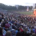 Kalevi staadioni tasuta jaanitulel mäuras Metsatöll, rokkis Traffic, tantsutas Apelsin ning esines Melnitsa Moskvast